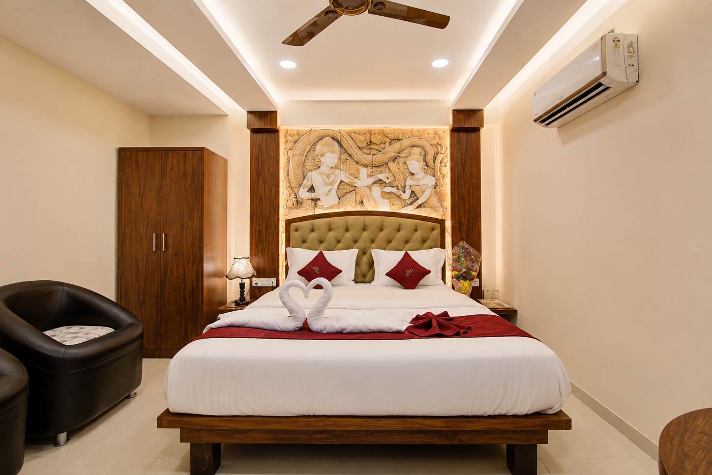 Deluxe Suite — Hotel Samaira Residency